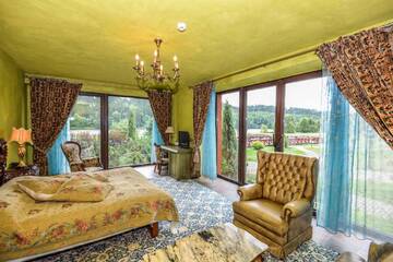 Фото номера Двухместный номер Делюкс с 1 кроватью и ванной Загородные дома Villa Luxuria г. Бирштонас 7